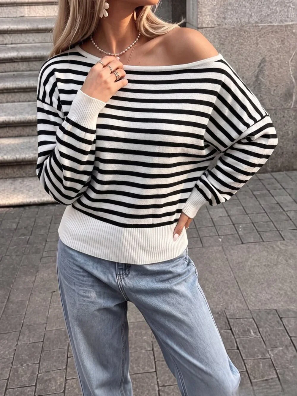 Black And White Casual Women's Off-Shoulder Contrast Stripe Long Sleeve Sweater